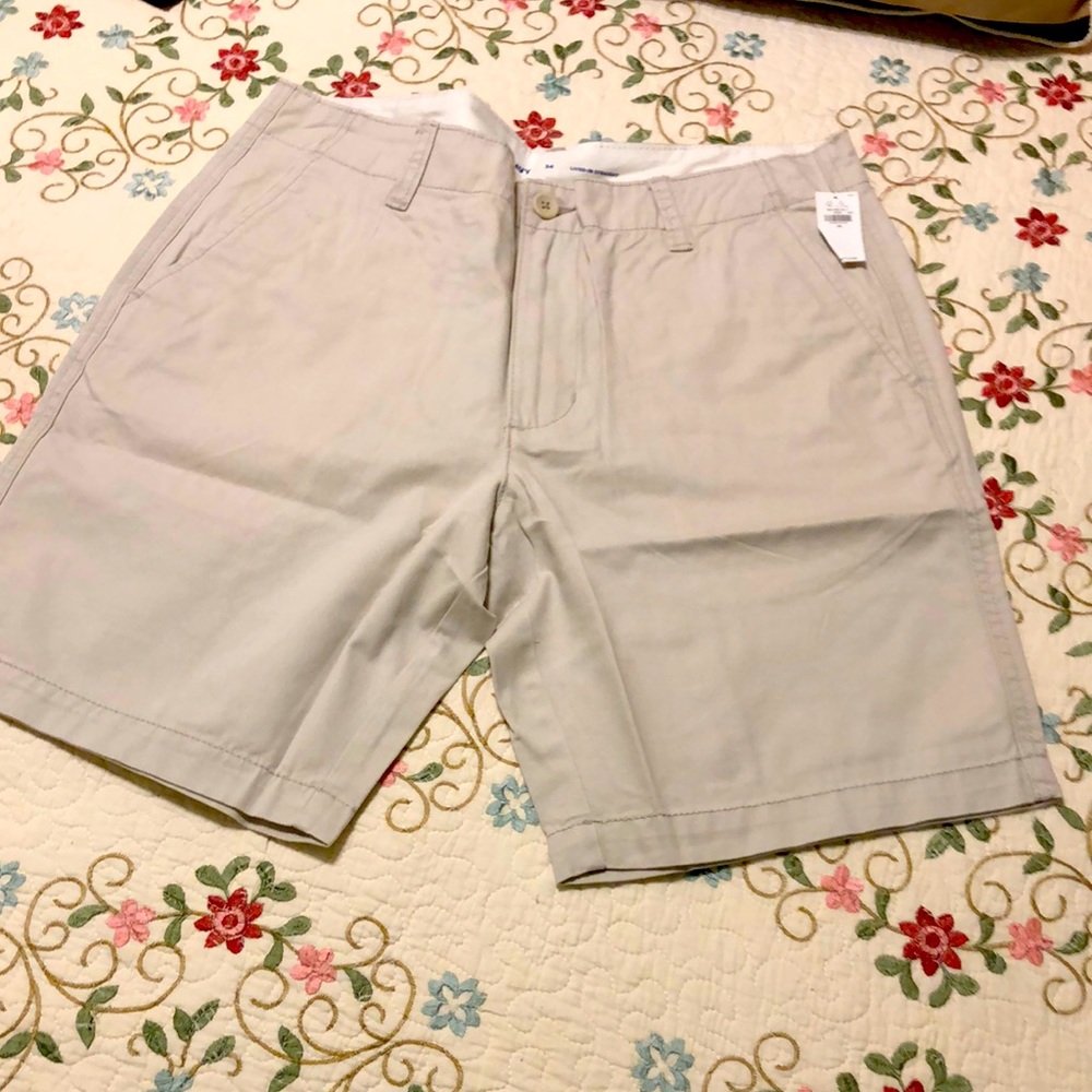 Mens Old Navy shorts nwt size 34 light grey